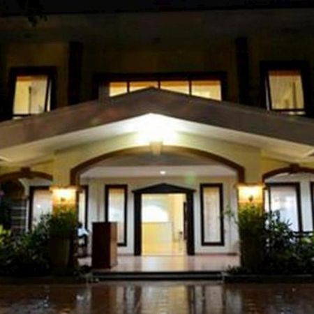 סוראבאיה Grand Sumatera Hotel מראה חיצוני תמונה