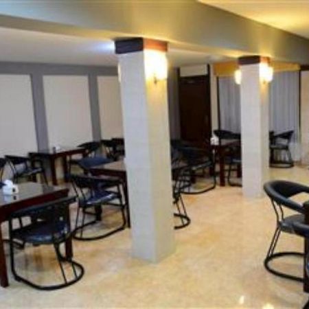 סוראבאיה Grand Sumatera Hotel מראה חיצוני תמונה