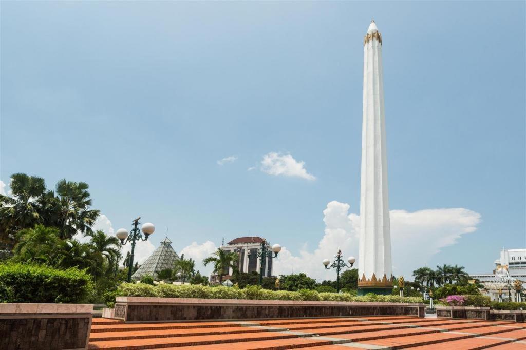 סוראבאיה Grand Sumatera Hotel מראה חיצוני תמונה
