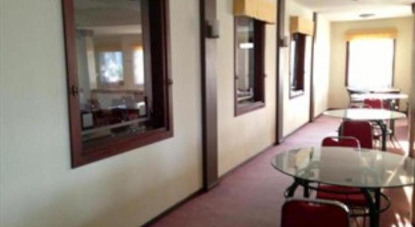סוראבאיה Grand Sumatera Hotel מראה חיצוני תמונה