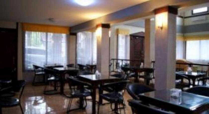 סוראבאיה Grand Sumatera Hotel מראה חיצוני תמונה