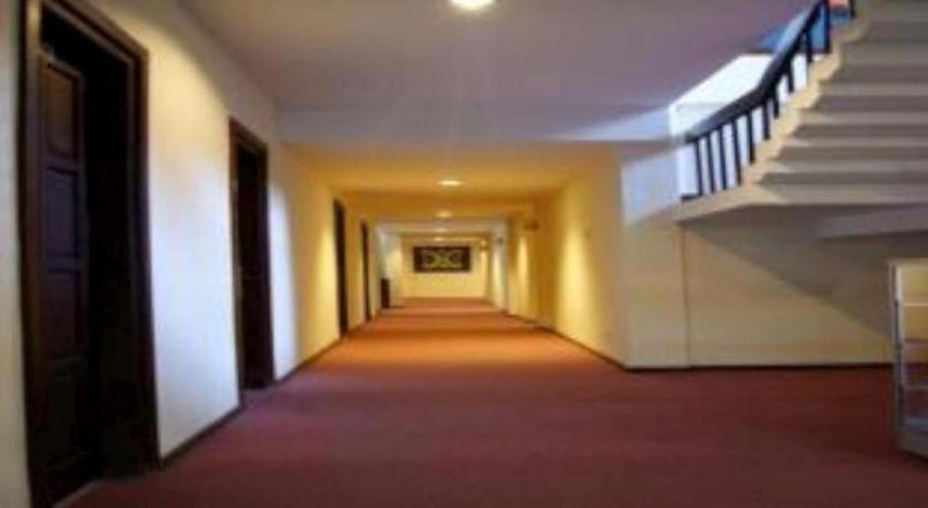 סוראבאיה Grand Sumatera Hotel מראה חיצוני תמונה