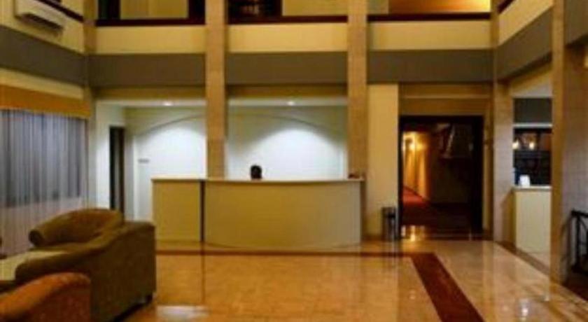סוראבאיה Grand Sumatera Hotel מראה חיצוני תמונה