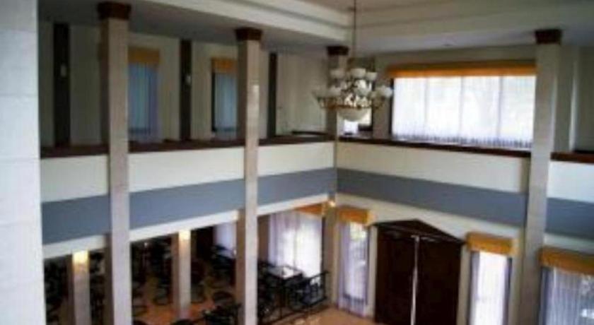 סוראבאיה Grand Sumatera Hotel מראה חיצוני תמונה