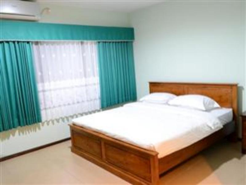 סוראבאיה Grand Sumatera Hotel מראה חיצוני תמונה