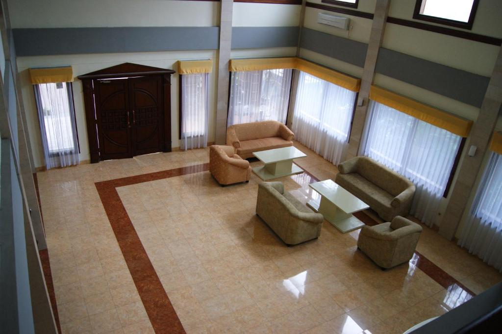 סוראבאיה Grand Sumatera Hotel מראה חיצוני תמונה