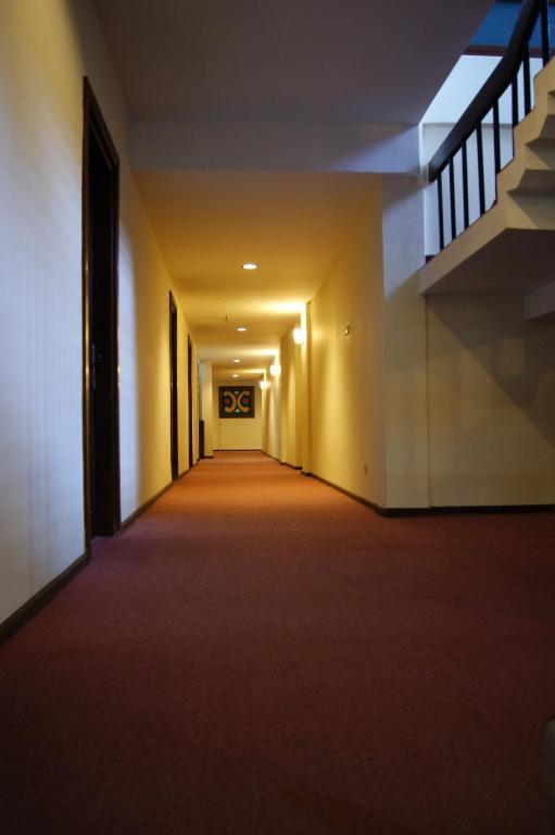 סוראבאיה Grand Sumatera Hotel מראה חיצוני תמונה