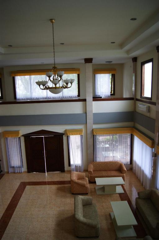 סוראבאיה Grand Sumatera Hotel מראה חיצוני תמונה