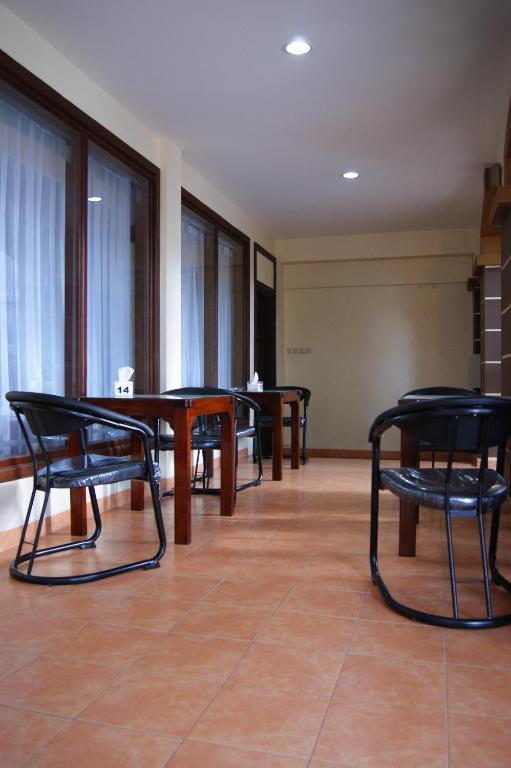 סוראבאיה Grand Sumatera Hotel מראה חיצוני תמונה