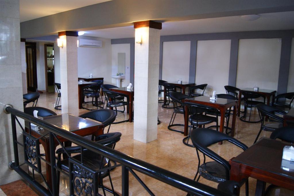 סוראבאיה Grand Sumatera Hotel מראה חיצוני תמונה